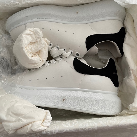 Alexander McQueen Shoes - Alexander McQueen Sneakers